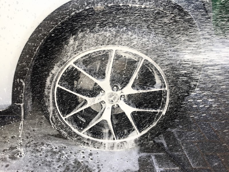 Misfits Mobile Car Wash - Photo 2